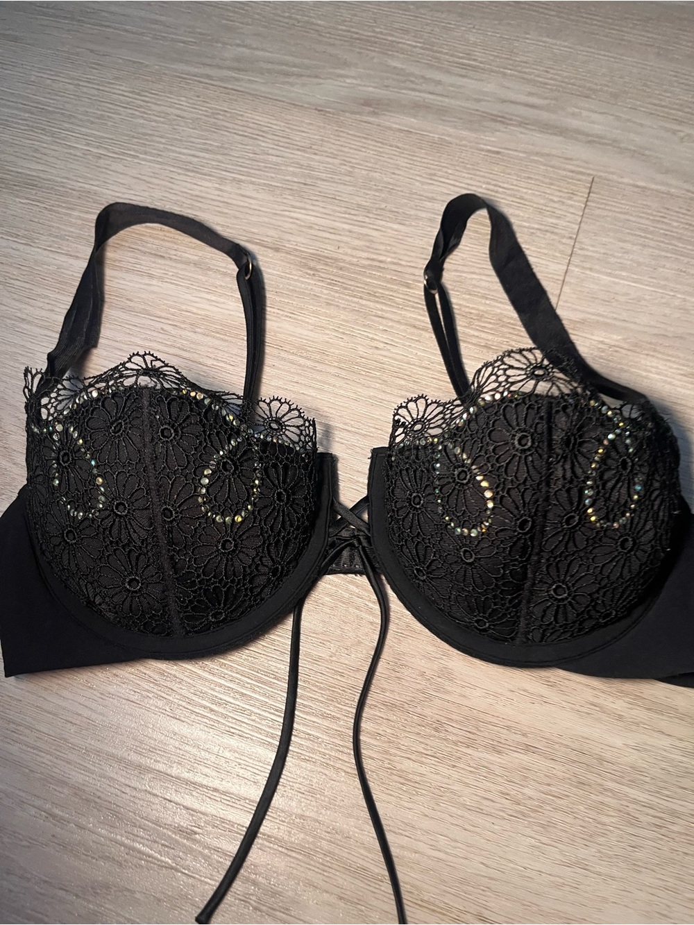 Victoria’s Secret Very Sexy Black Lace Underwire Bra with Rhinestone Accents 36B